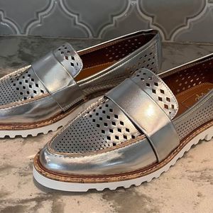 Crown Vintage Miaa Loafer silver loafer size 9 loafer for wonen NEW